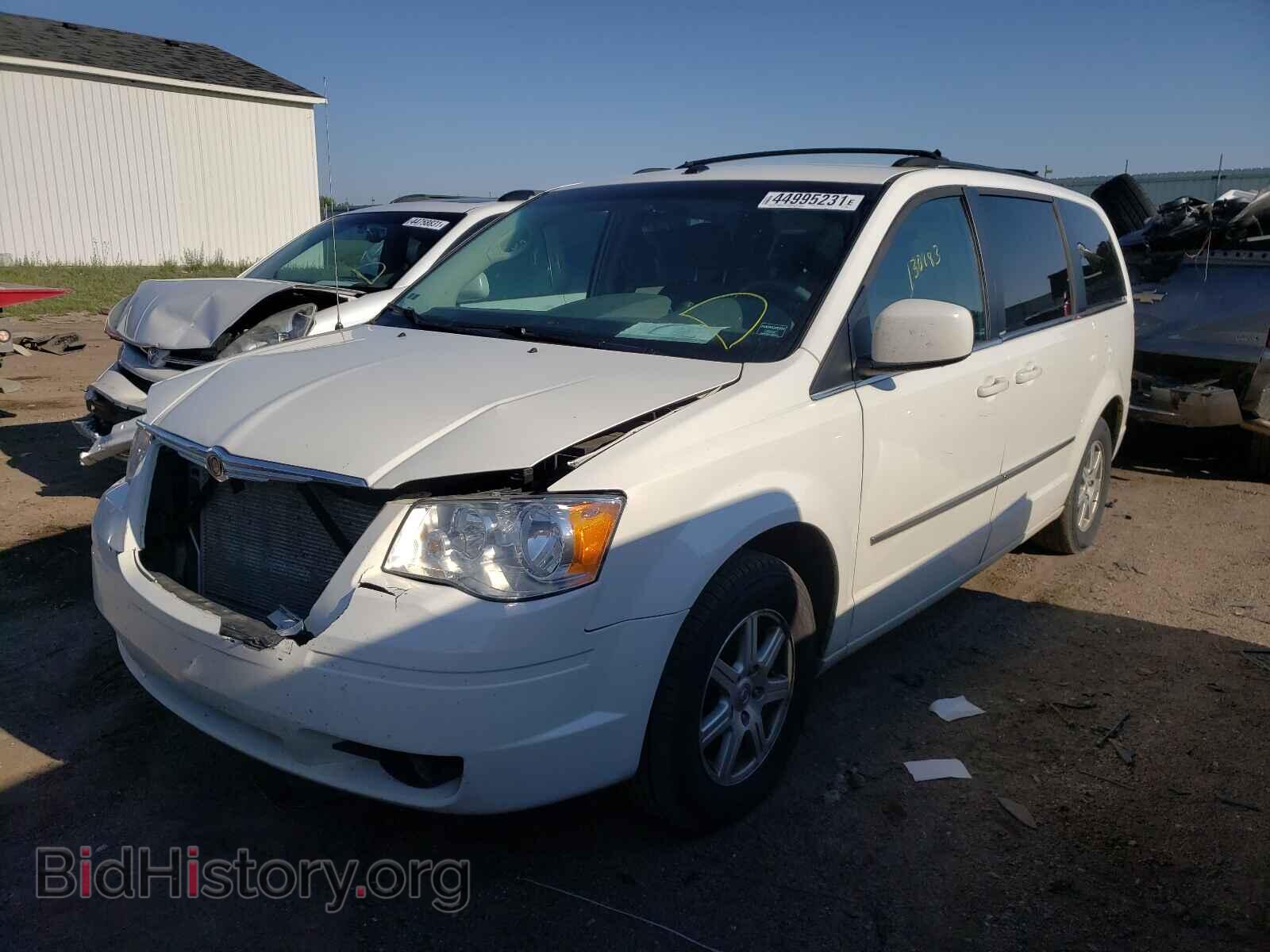 2009 CHRYSLER MINIVAN - VIN: 2A8HR541X9R601047 - Фото 2