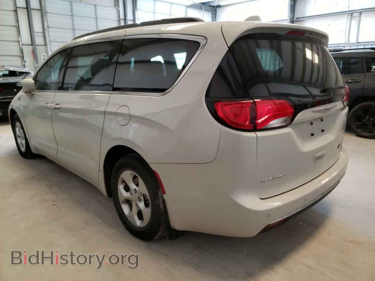 2017 CHRYSLER PACIFICA - VIN: 2C4RC1L7XHR797730 - Фото 3