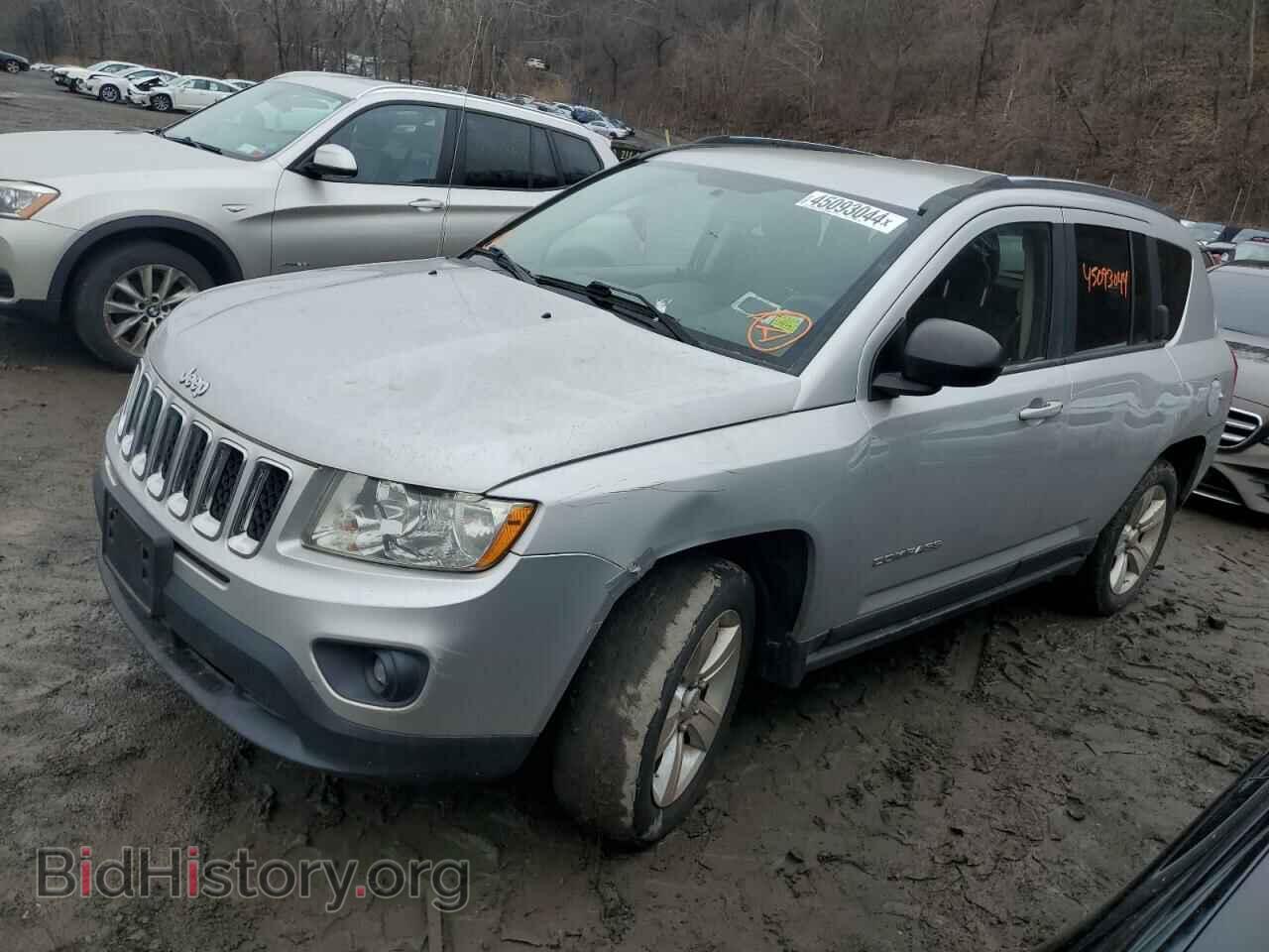 Photo 1J4NF1FB3BD187632 - JEEP COMPASS 2011