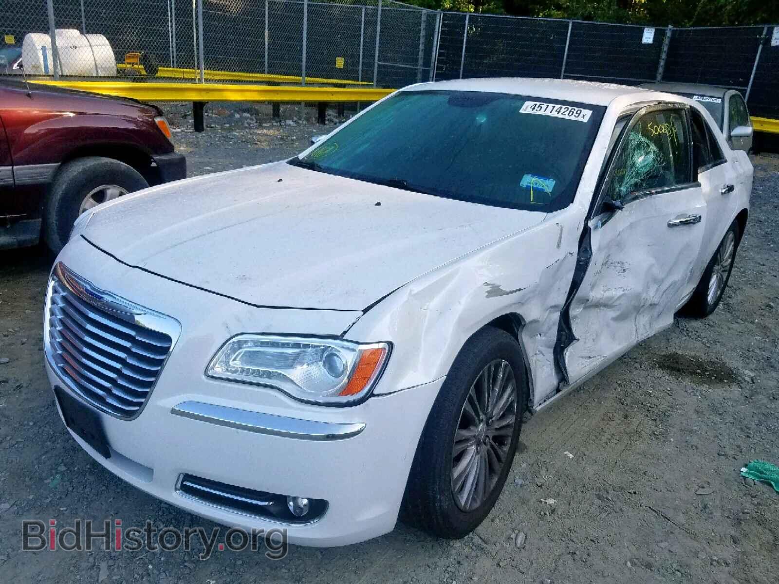 2013 CHRYSLER 300 - VIN: 2C3CCARG3DH710137 - Фото 2