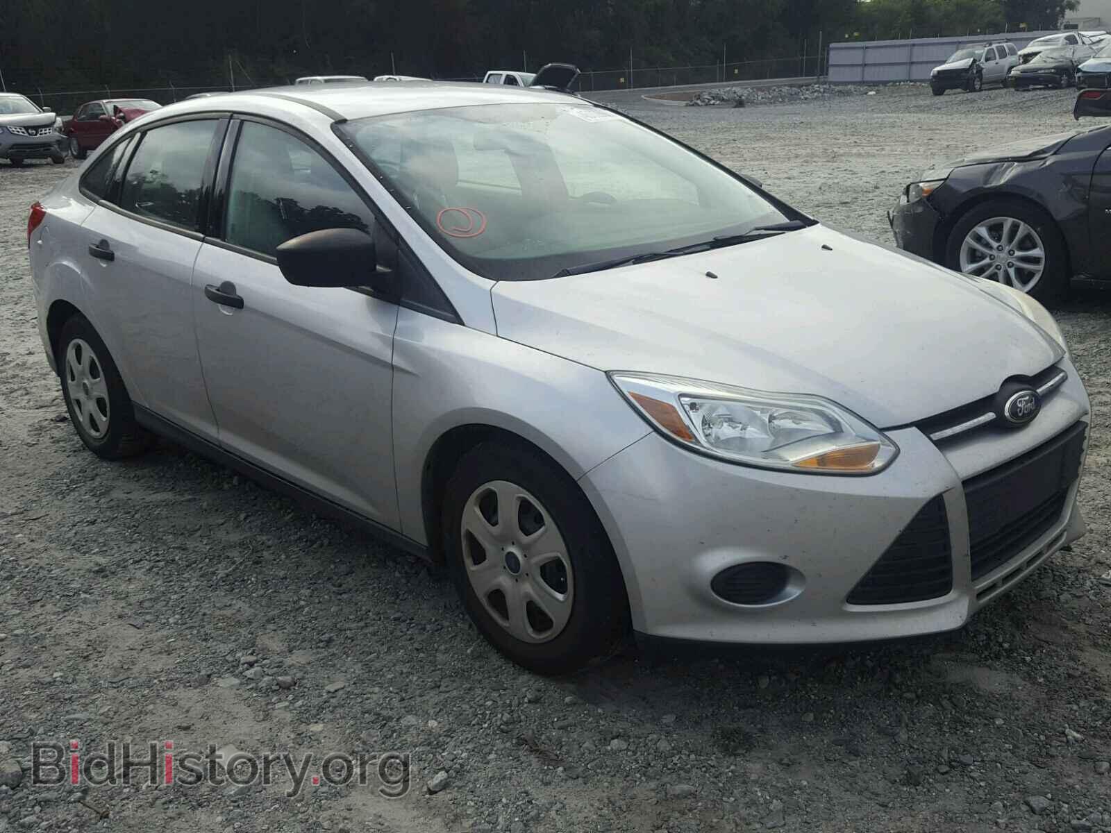 2012 Ford FOCUS Focus S (VIN 1FAHP3E27CL377685) — фото 1 из 10, Copart, повреждение: задняя часть