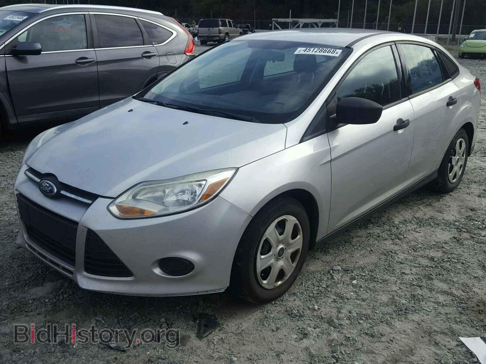 2012 Ford FOCUS (VIN 1FAHP3E27CL377685) — фото 2 из 10