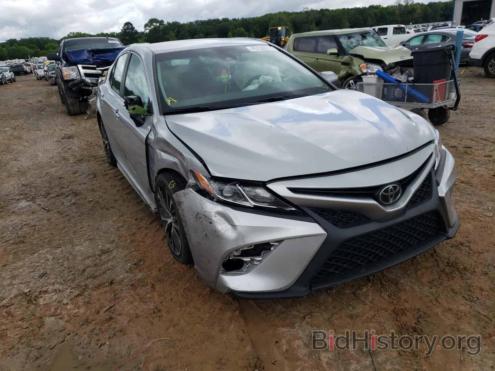 Photo 4T1B11HK1JU099631 - TOYOTA CAMRY 2018