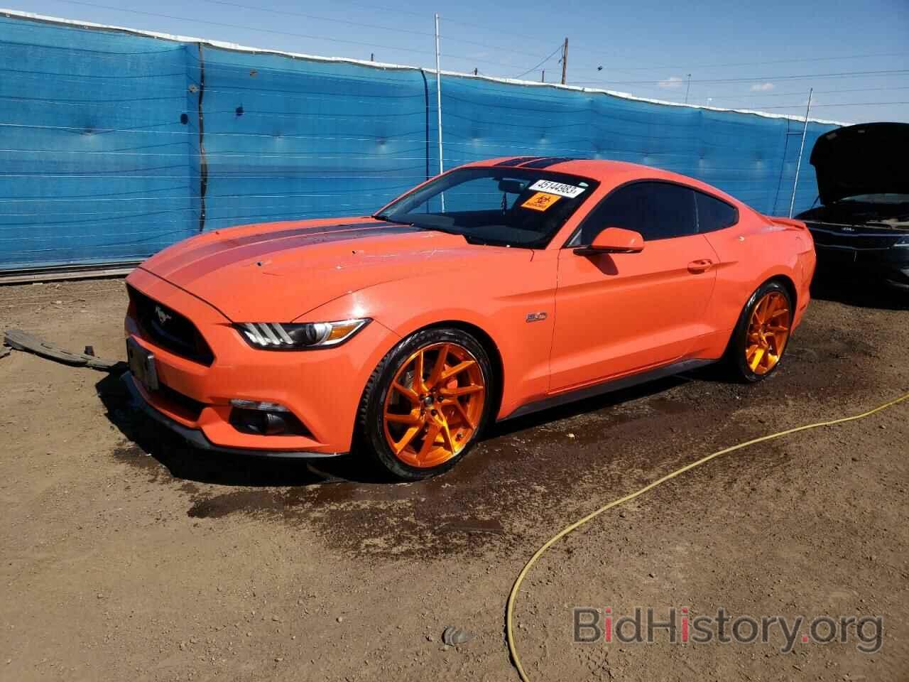 Ford Mustang оранжевый