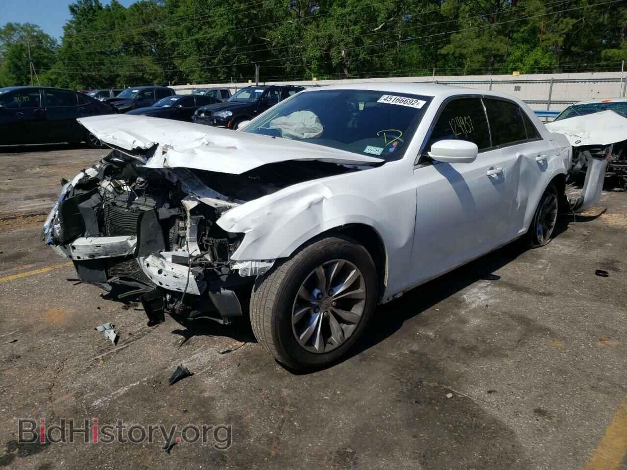 2016 CHRYSLER 300 - VIN: 2C3CCAAG3GH197648 - Photo 2