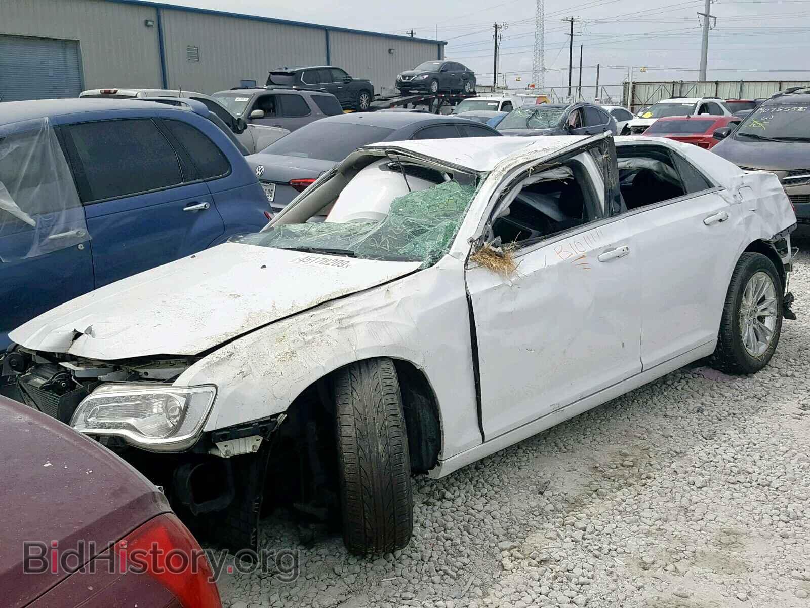 2017 CHRYSLER 300 - VIN: 2C3CCAAGXHH588104 - Фото 2