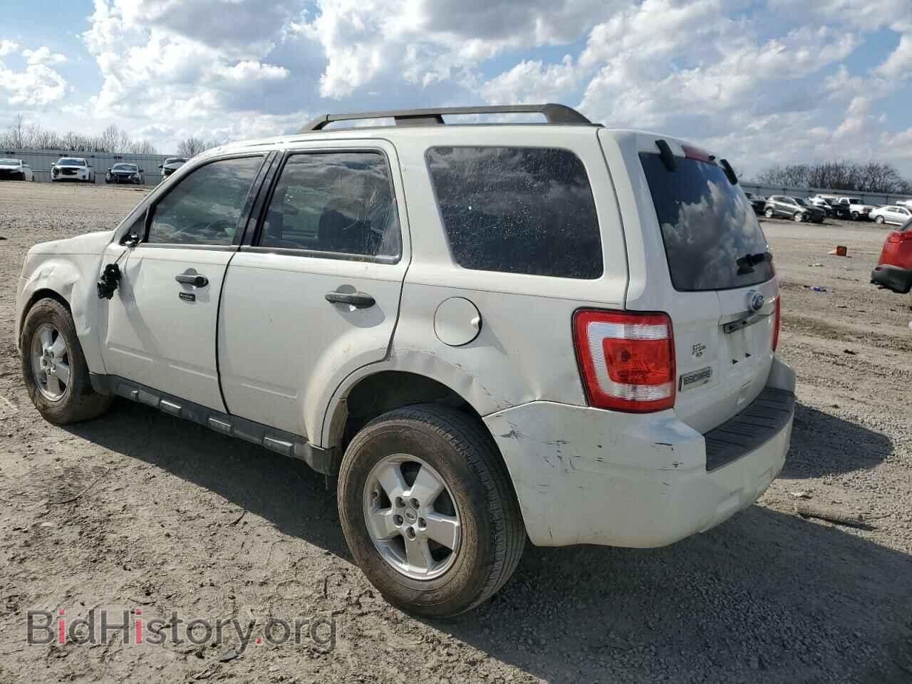 2011 FORD ESCAPE - VIN: 1FMCU0D74BKB74133 - Photo 2