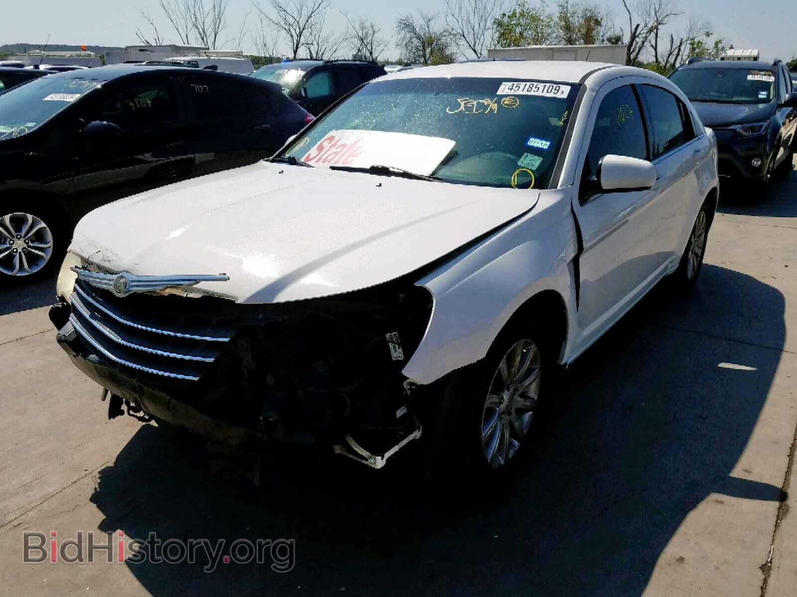 2010 CHRYSLER SEBRING - VIN: 1C3CC5FB7AN212722 - Фото 2