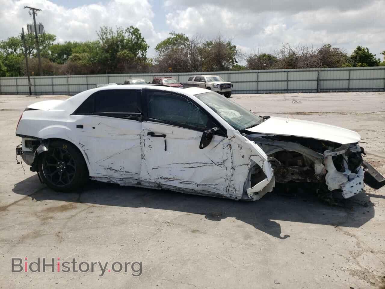 2019 CHRYSLER 300 - VIN: 2C3CCABG5KH577811 - Фото 9