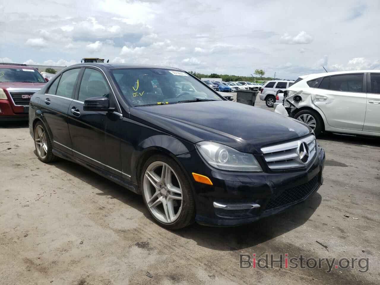 Photo WDDGF4HB6DA805968 - MERCEDES-BENZ C CLASS 2013