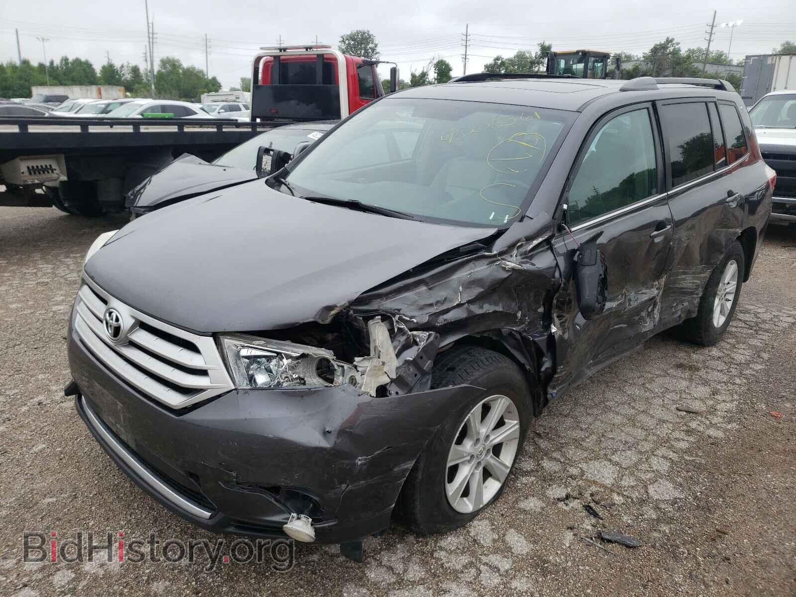 2013 TOYOTA HIGHLANDER - VIN: 5TDBK3EH8DS211842 - Фото 2