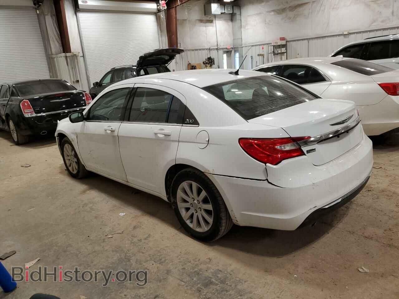2013 CHRYSLER 200 - VIN: 1C3CCBBG4DN527935 - Фото 2