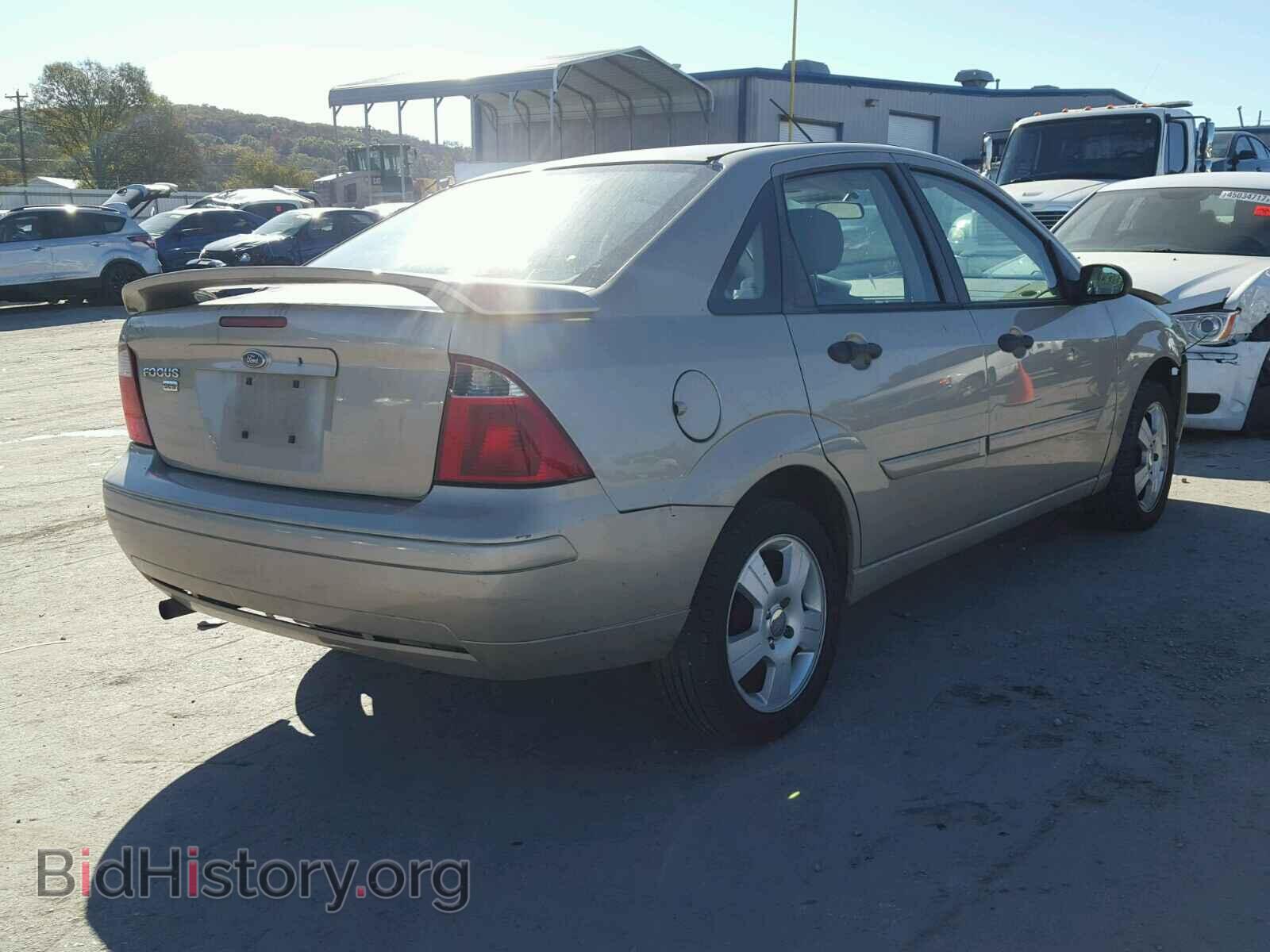 2007 FORD FOCUS - VIN: 1FAFP34N07W227909 - Photo 4