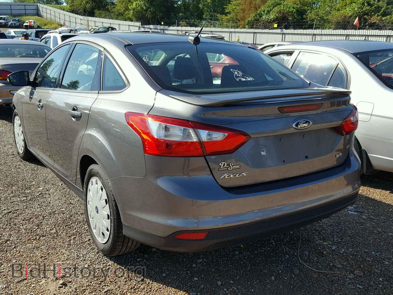 2012 Ford FOCUS (VIN 1FAHP3F22CL329946) — photo 3 of 10
