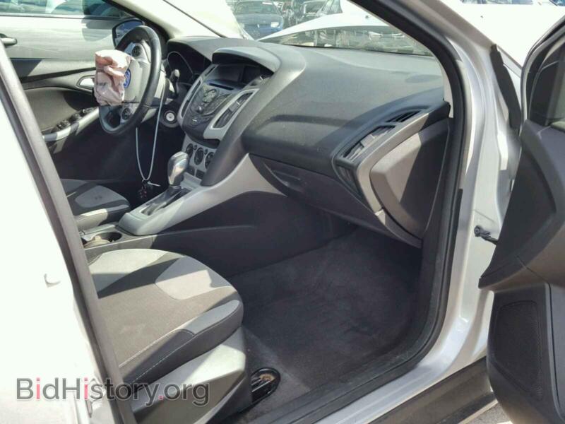 2012 Ford FOCUS (VIN 1FAHP3F27CL475596) — photo 5 of 10