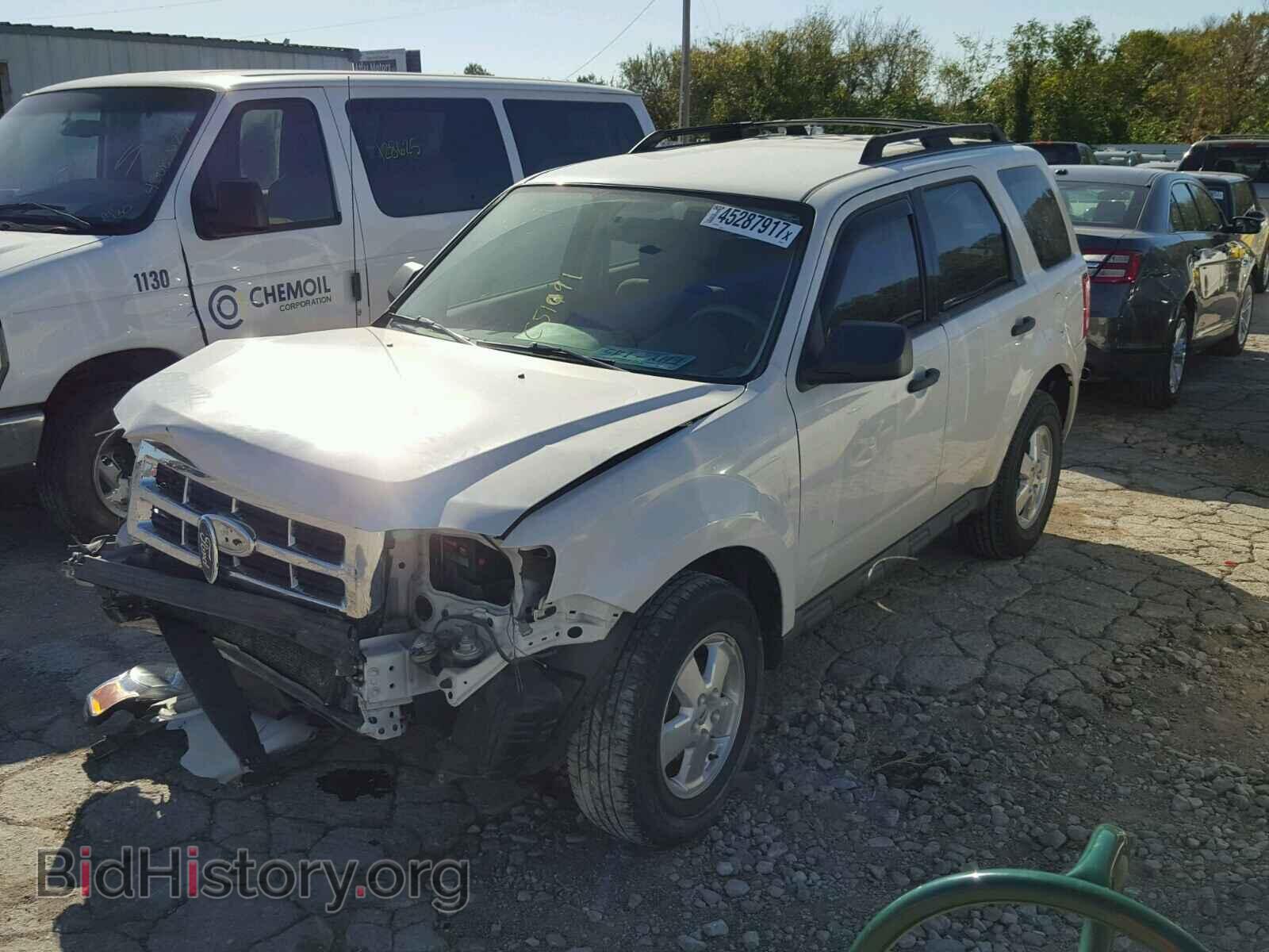 2011 FORD ESCAPE - VIN: 1FMCU0C73BKC51091 - Photo 2