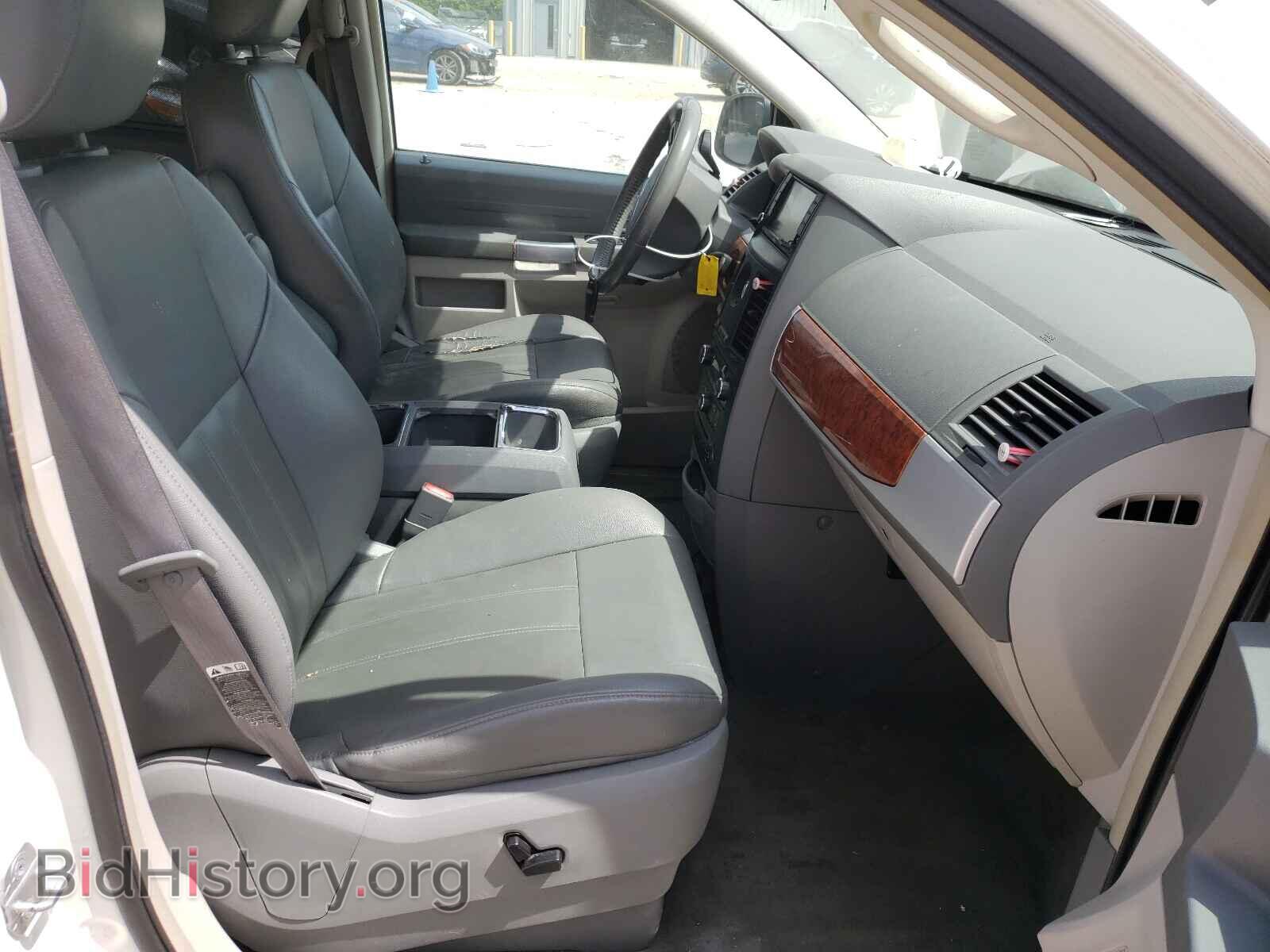 2008 CHRYSLER MINIVAN - VIN: 2A8HR54P98R134058 - Фото 5