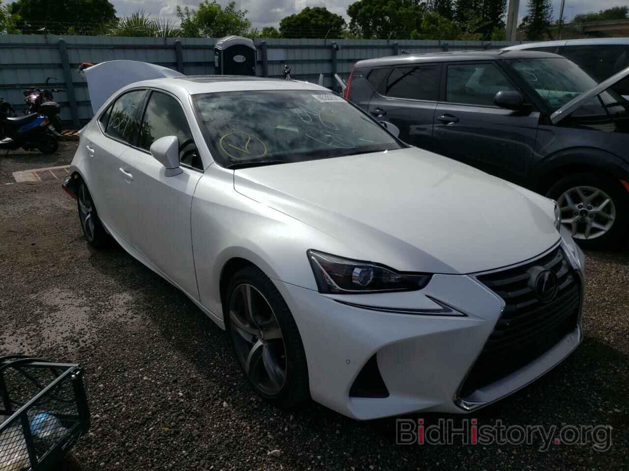 Photo JTHBA1D24J5073351 - LEXUS IS 2018