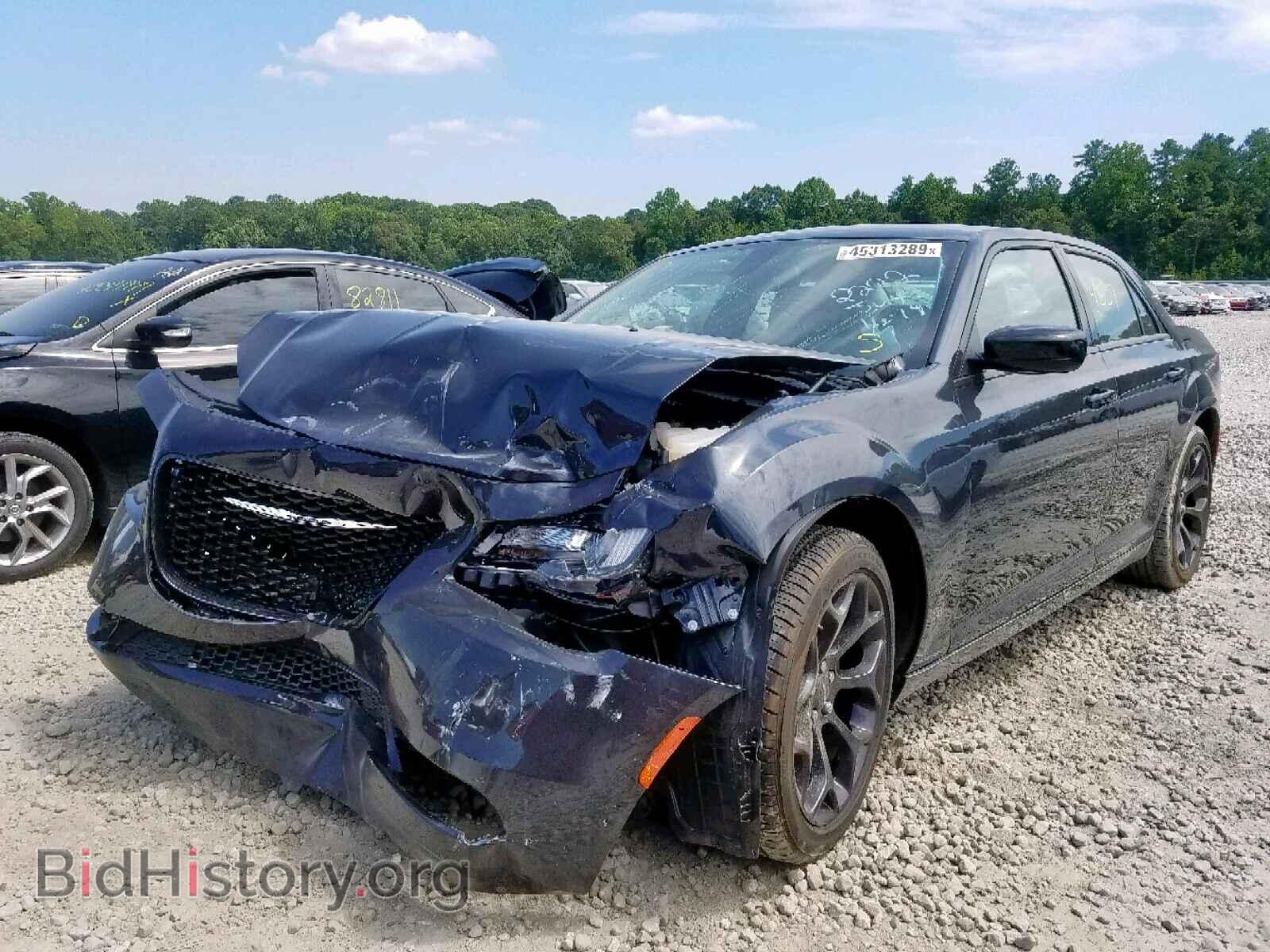 2019 CHRYSLER 300 - VIN: 2C3CCAAG7KH612222 - Фото 2