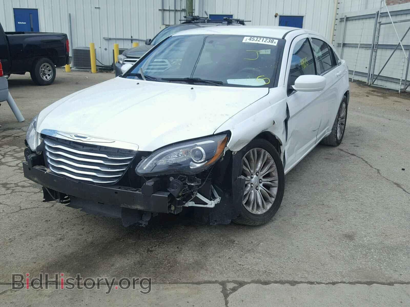 2012 CHRYSLER 200 - VIN: 1C3CCBAB3CN256855 - Фото 2