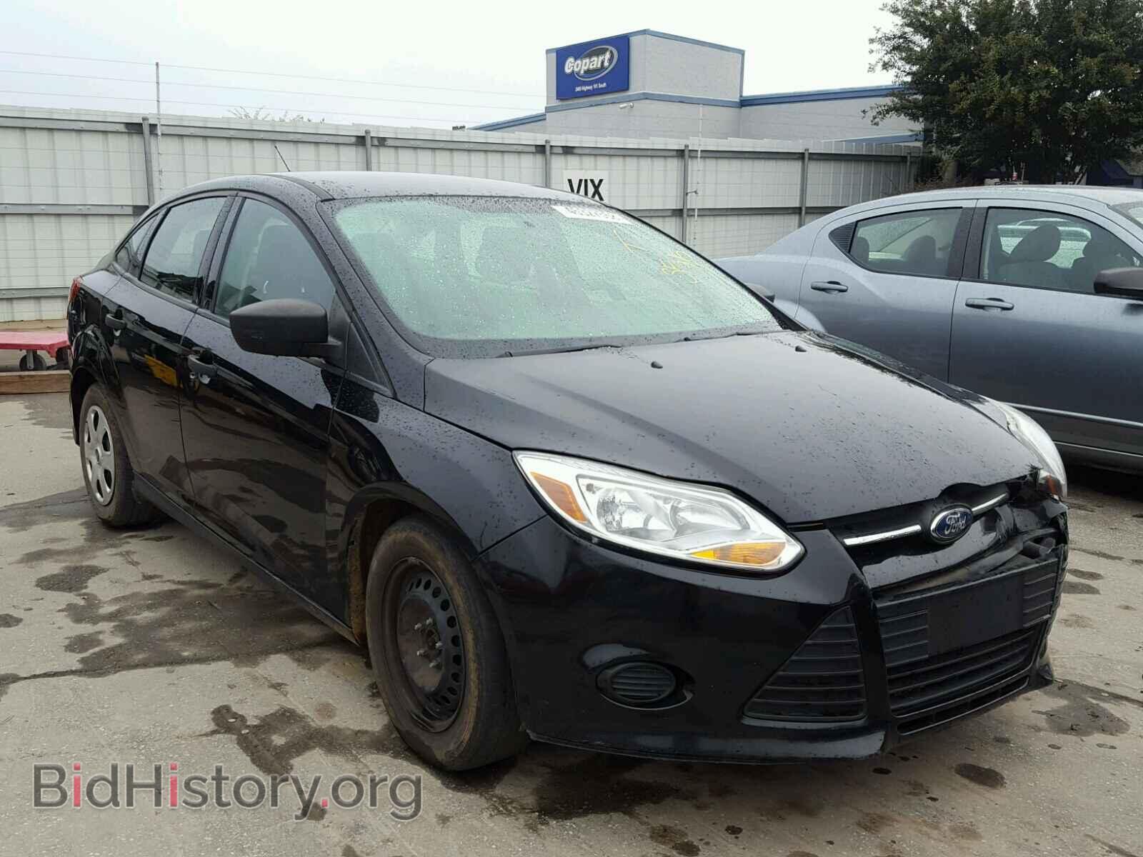 2012 Ford FOCUS Focus S (VIN 1FAHP3E26CL308177) — фото 1 из 10, Copart, повреждение: передняя часть