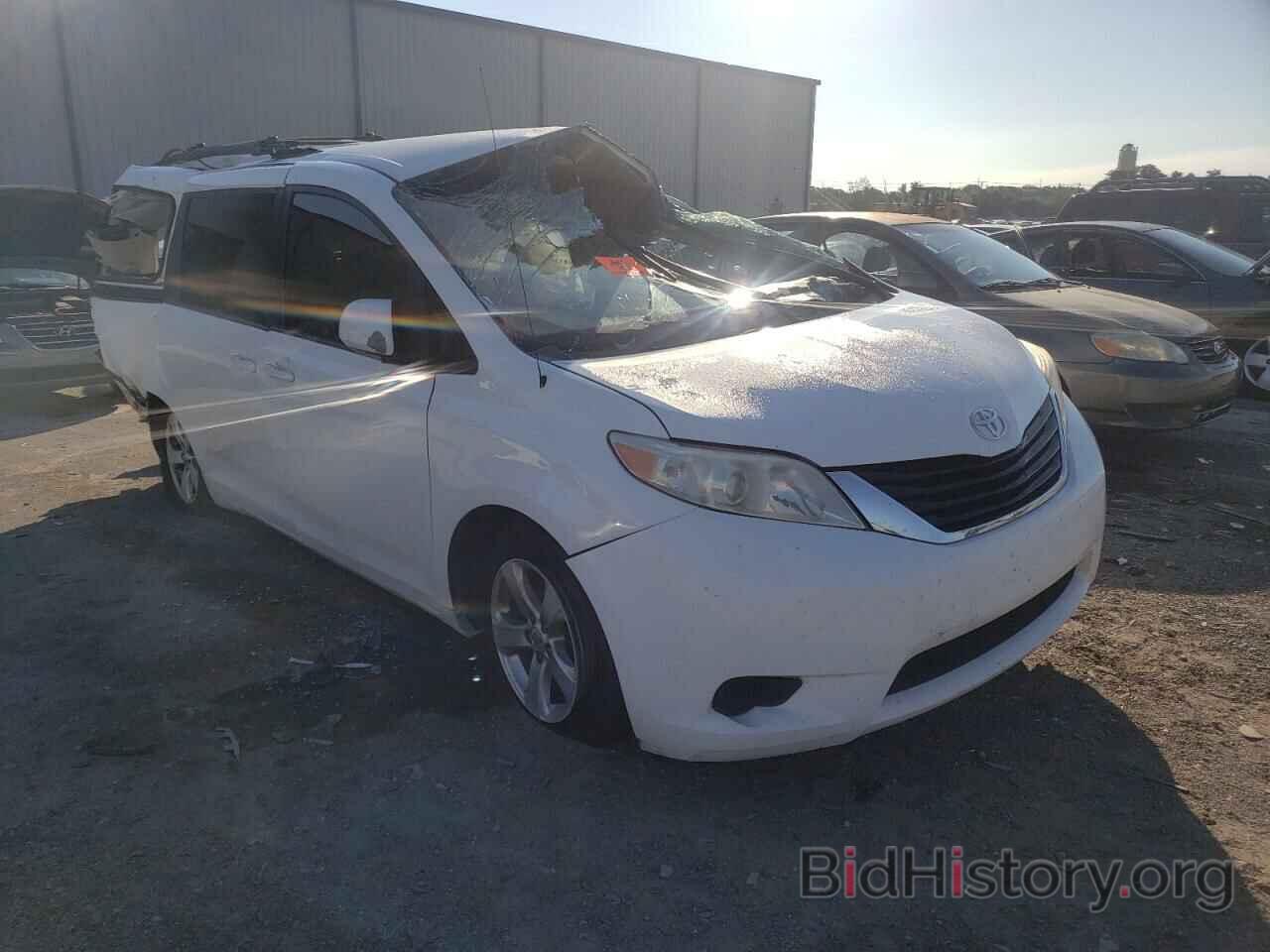 Фотография 5TDKK3DC1DS382275 - TOYOTA SIENNA 2013