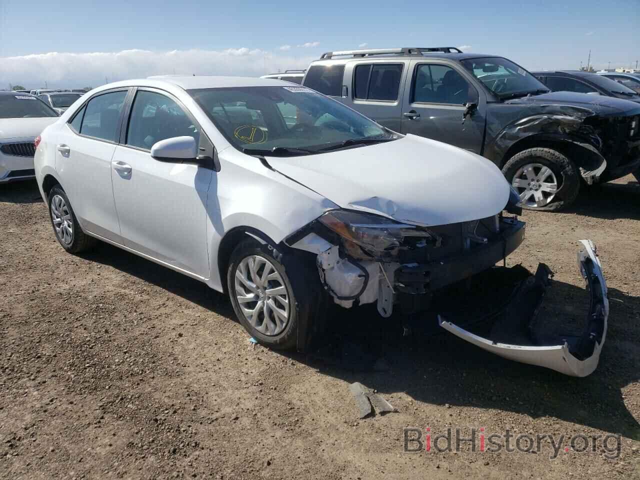 Photo 5YFBURHE1JP827689 - TOYOTA COROLLA 2018