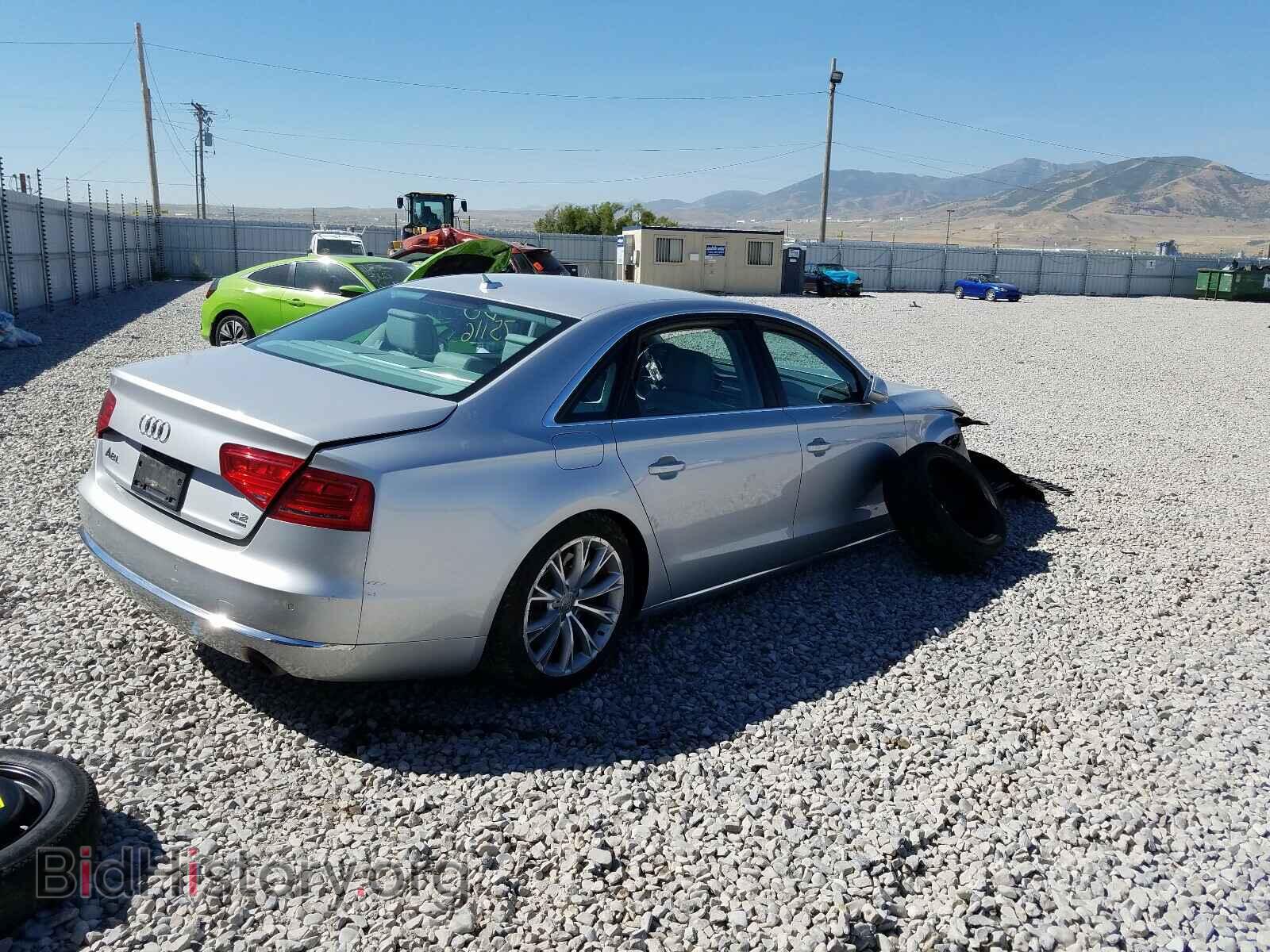 2011 AUDI A8 - VIN: WAURVAFD2BN009374 - Фото 4
