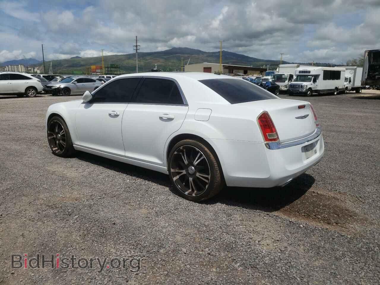 2014 CHRYSLER 300 - VIN: 2C3CCAAG4EH175929 - Фото 2