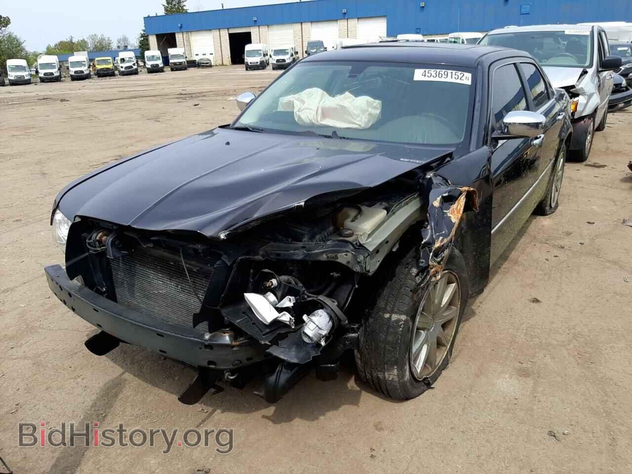 2010 CHRYSLER 300 - VIN: 2C3CA3CV6AH112483 - Фото 2