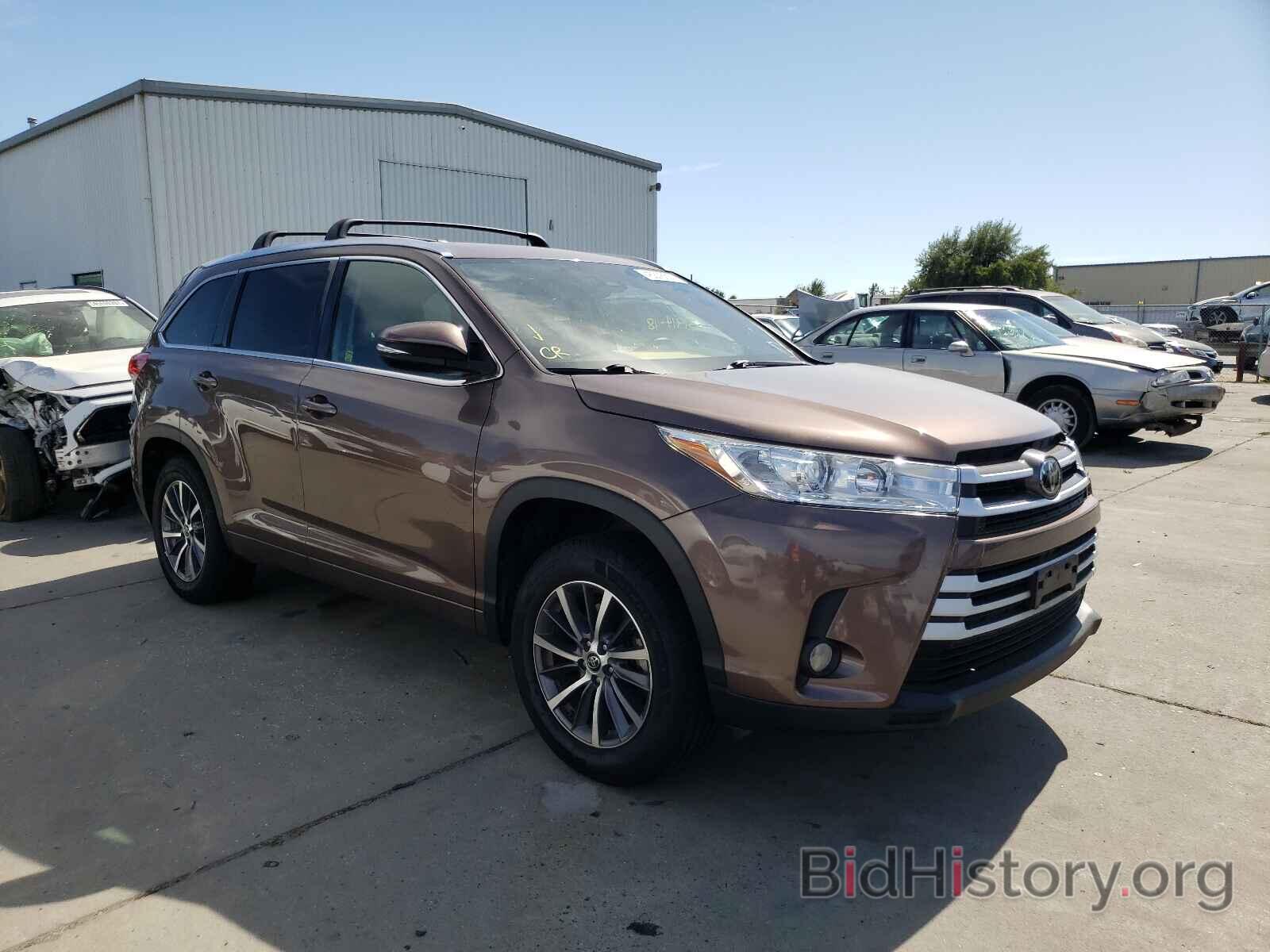 Photo 5TDKZRFH9JS244521 - TOYOTA HIGHLANDER 2018