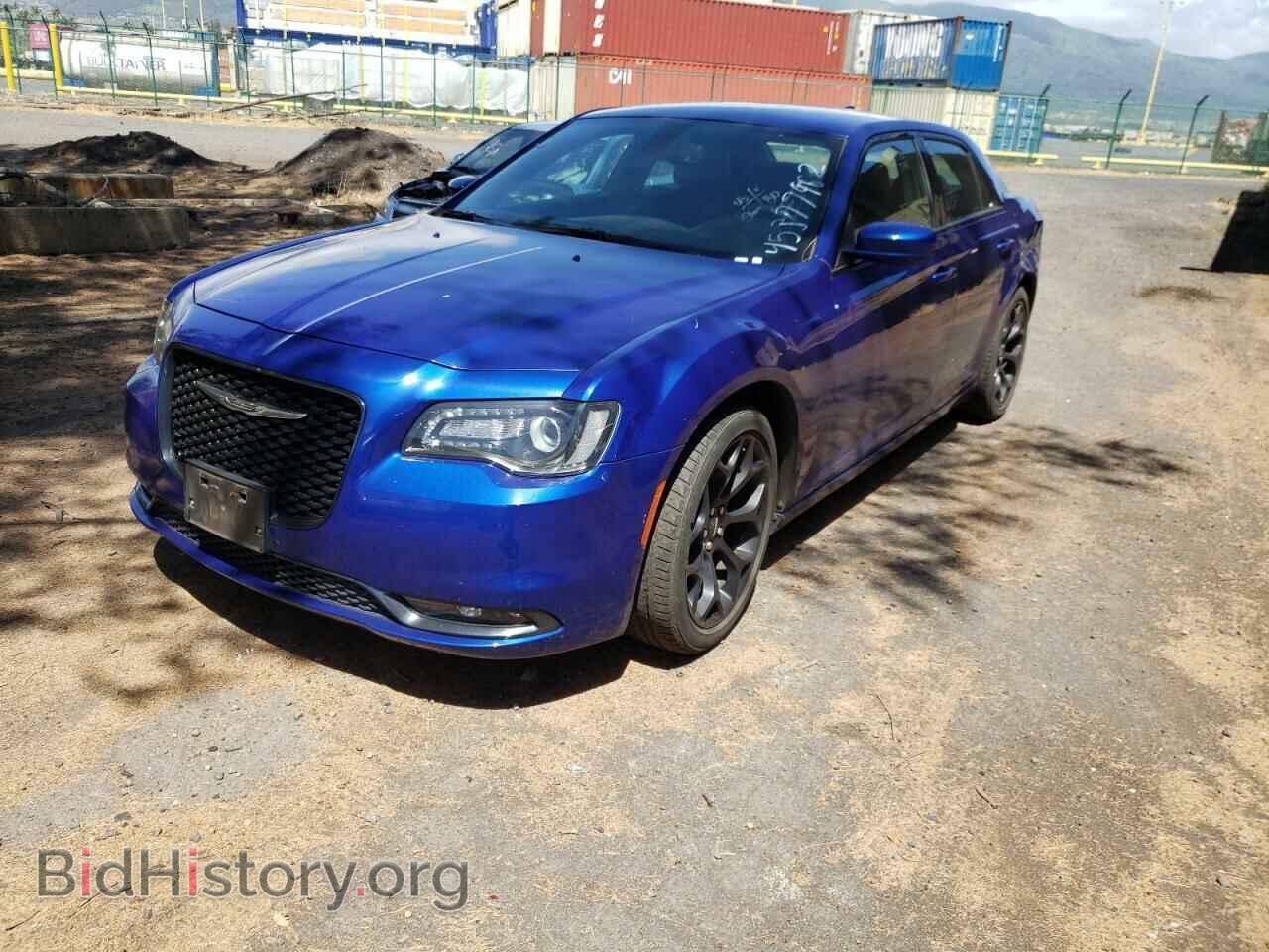 2019 CHRYSLER 300 - VIN: 2C3CCABG5KH559809 - Фото 2