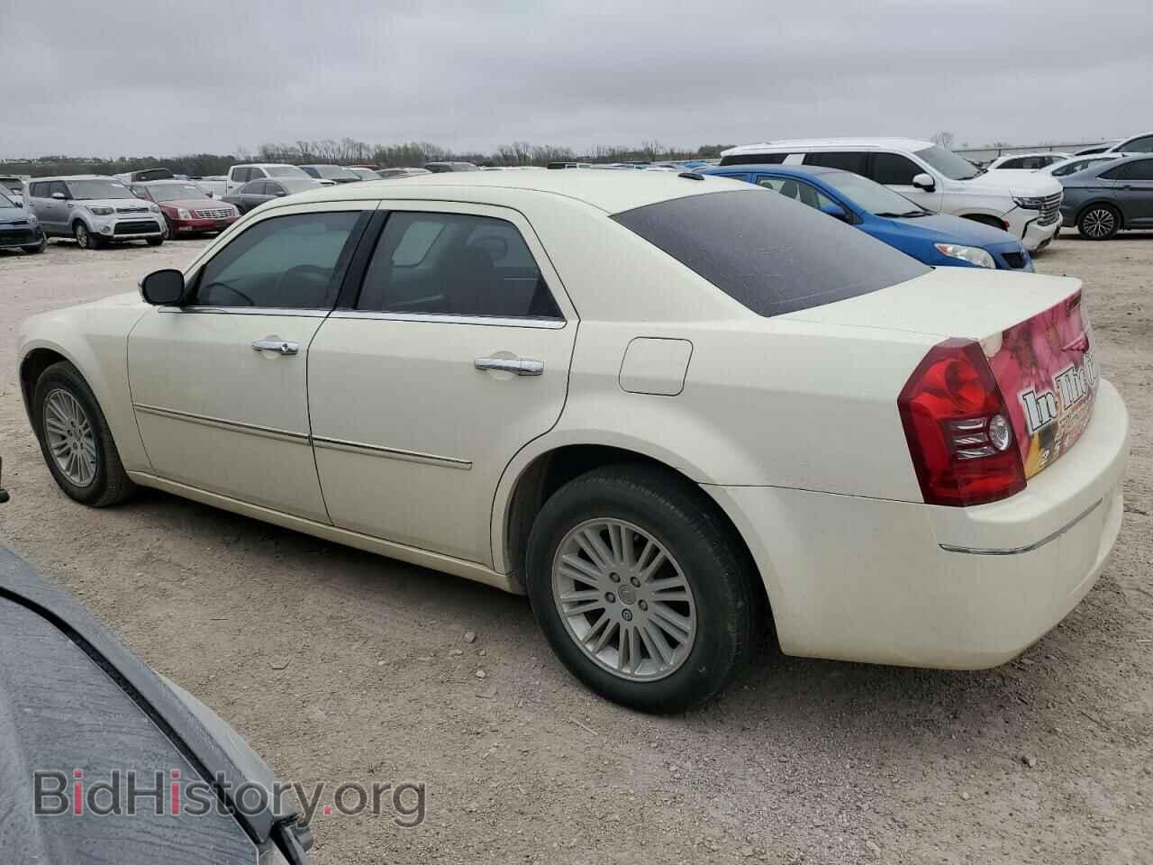 2010 CHRYSLER 300 - VIN: 2C3CA1CV3AH329039 - Фото 2
