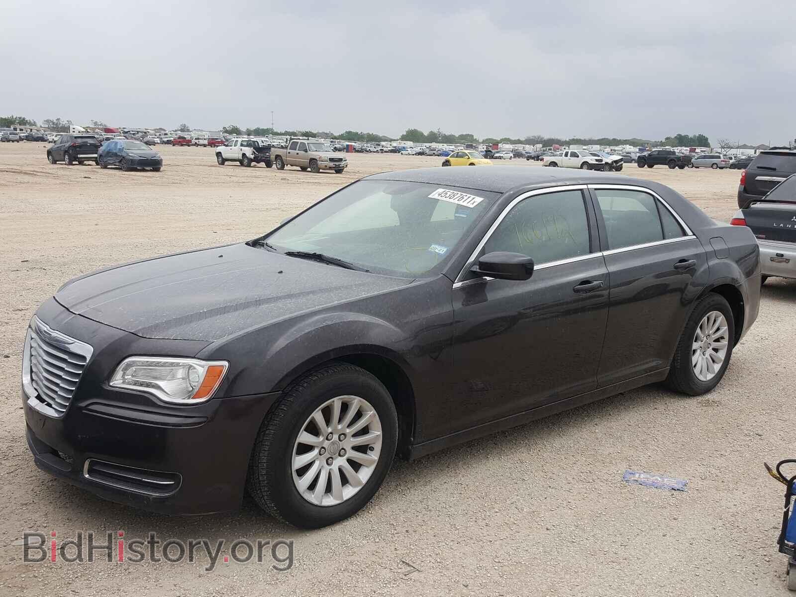 2013 CHRYSLER 300 - VIN: 2C3CCAAG4DH703046 - Фото 2