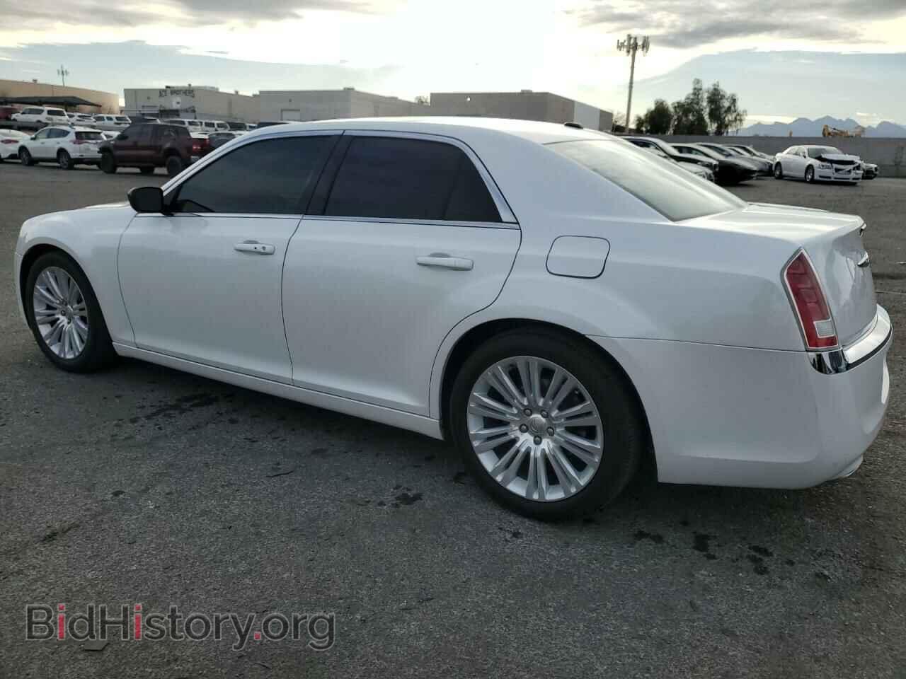 2014 CHRYSLER 300 - VIN: 2C3CCAAG2EH214226 - Фото 2