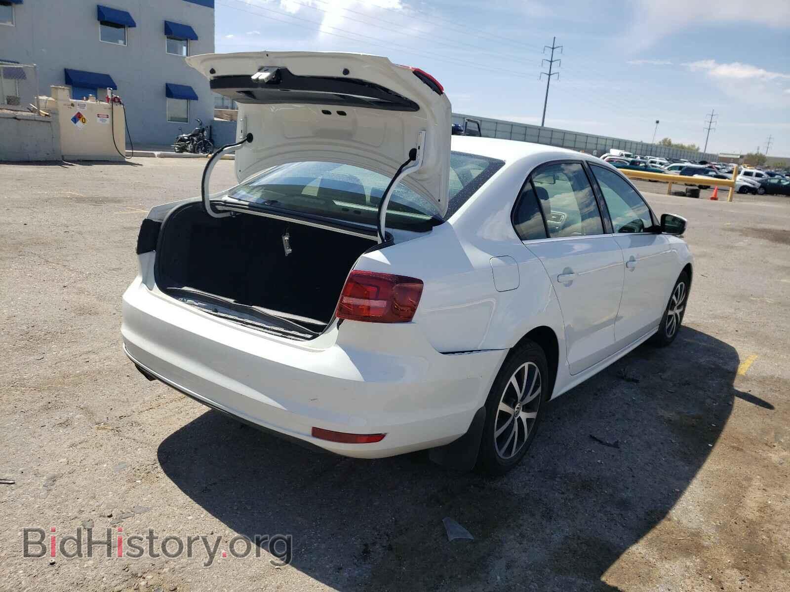 2017 VOLKSWAGEN JETTA - VIN: 3VWDB7AJ6HM338634 - Фото 4