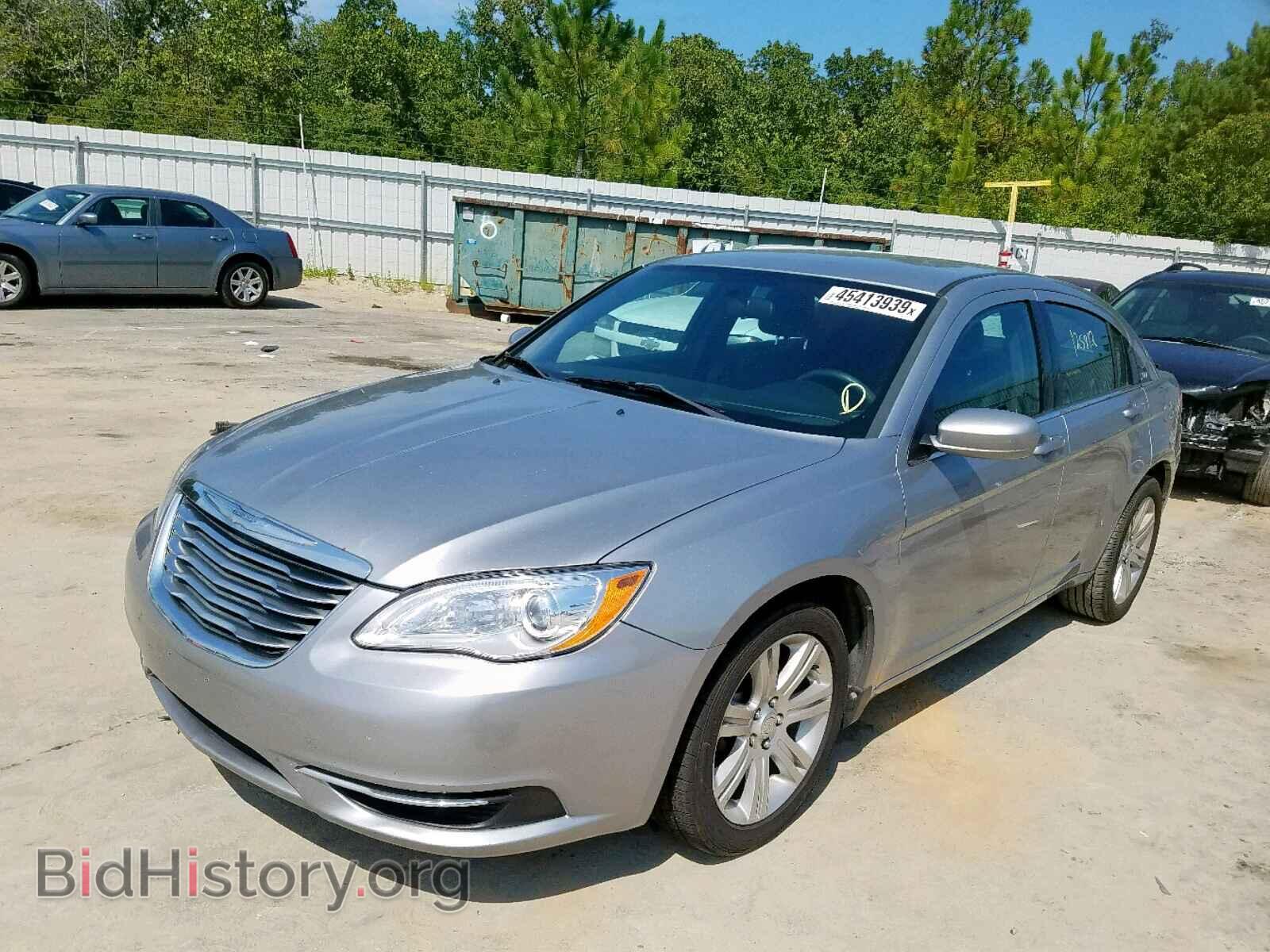 2013 CHRYSLER 200 - VIN: 1C3CCBABXDN670247 - Фото 2