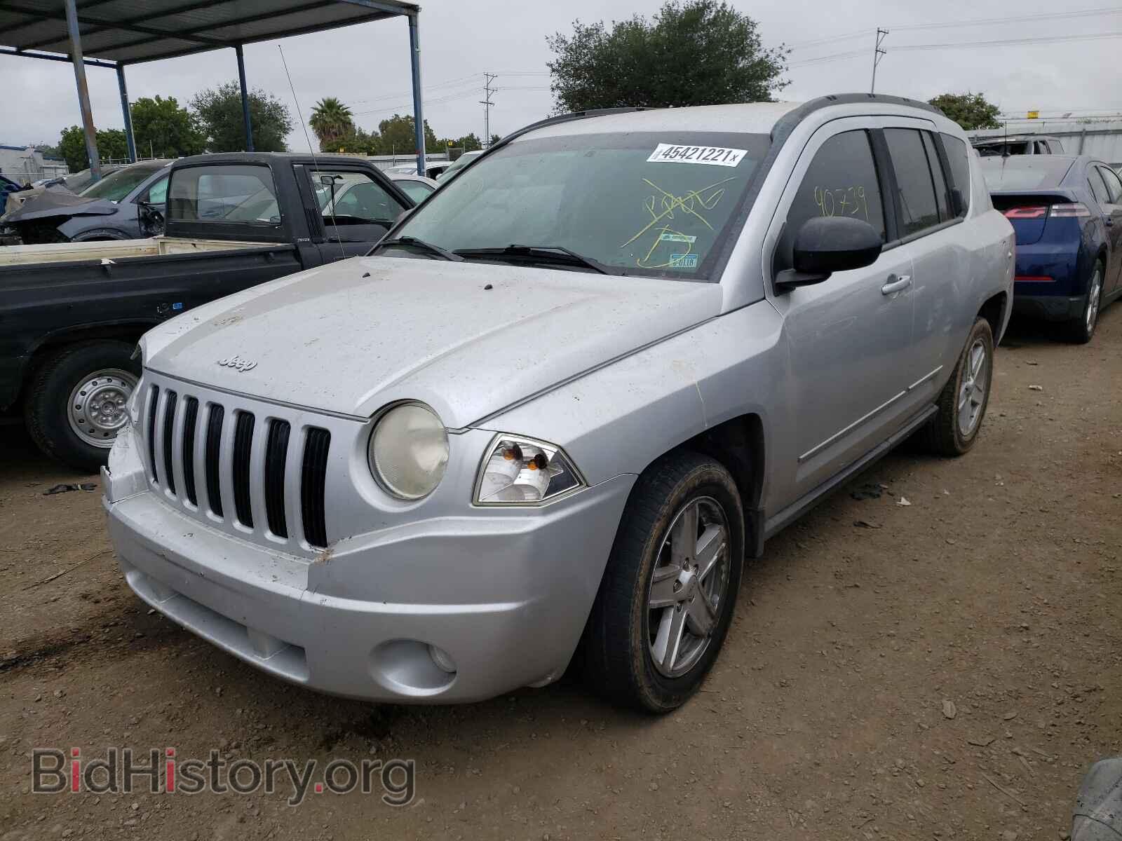 2010 JEEP COMPASS - VIN: 1J4NT4FB2AD585360 - Фото 2