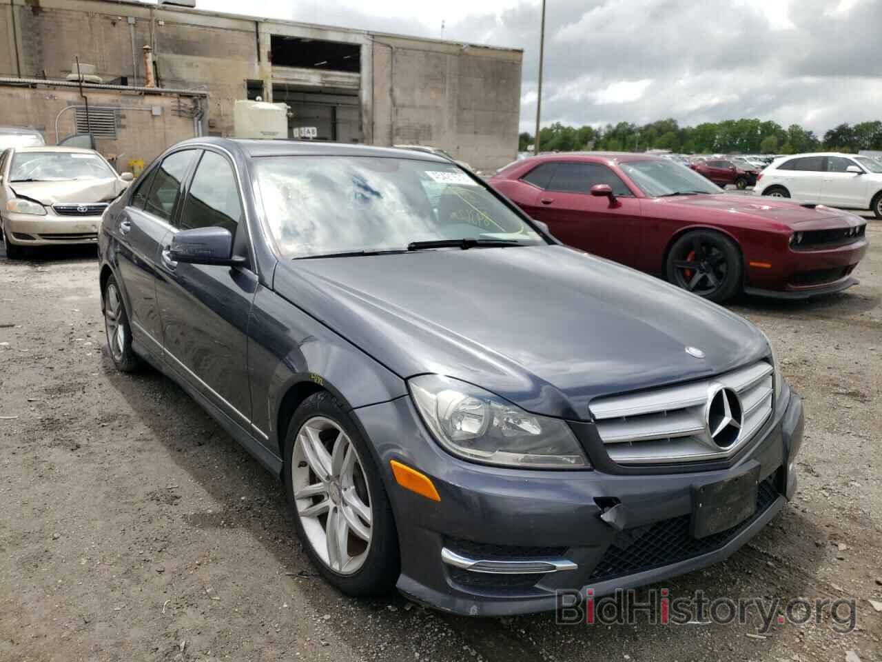 Photo WDDGF8AB4DA821975 - MERCEDES-BENZ C-CLASS 2013