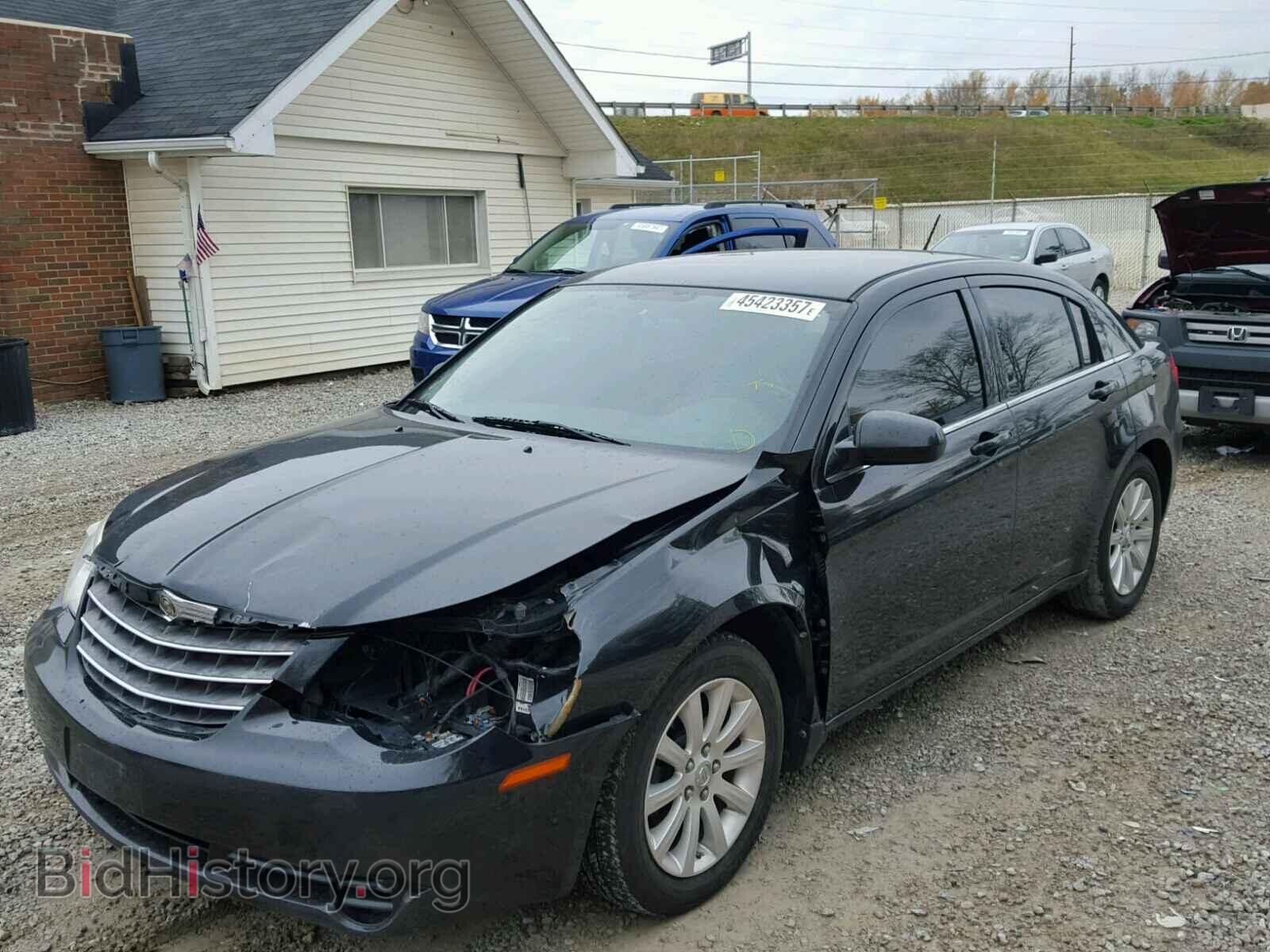 2010 CHRYSLER SEBRING - VIN: 1C3CC5FB3AN110740 - Photo 2