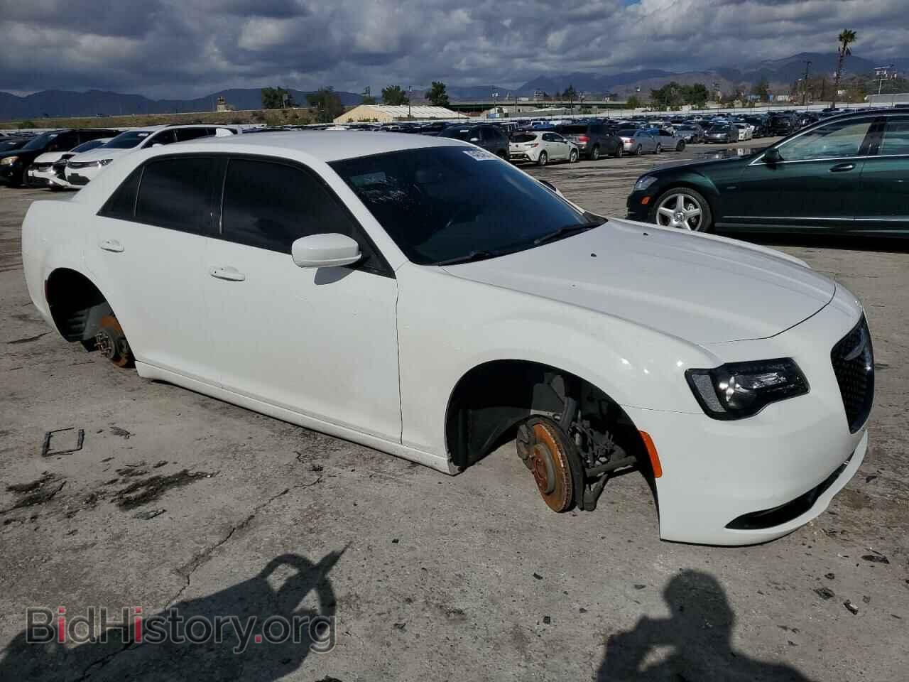 2019 CHRYSLER 300 - VIN: 2C3CCABG4KH555461 - Фото 4