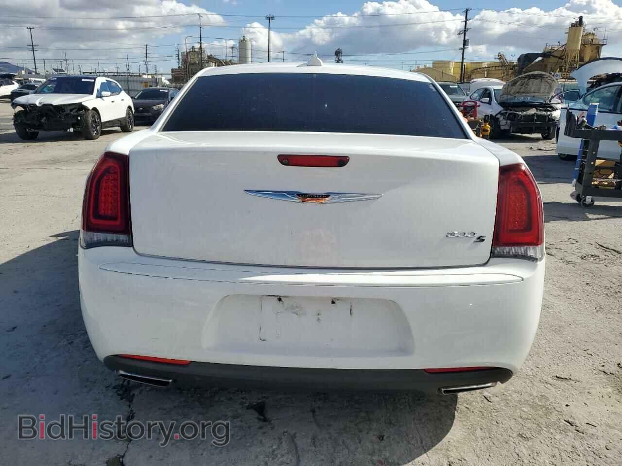 2019 CHRYSLER 300 - VIN: 2C3CCABG4KH555461 - Фото 6