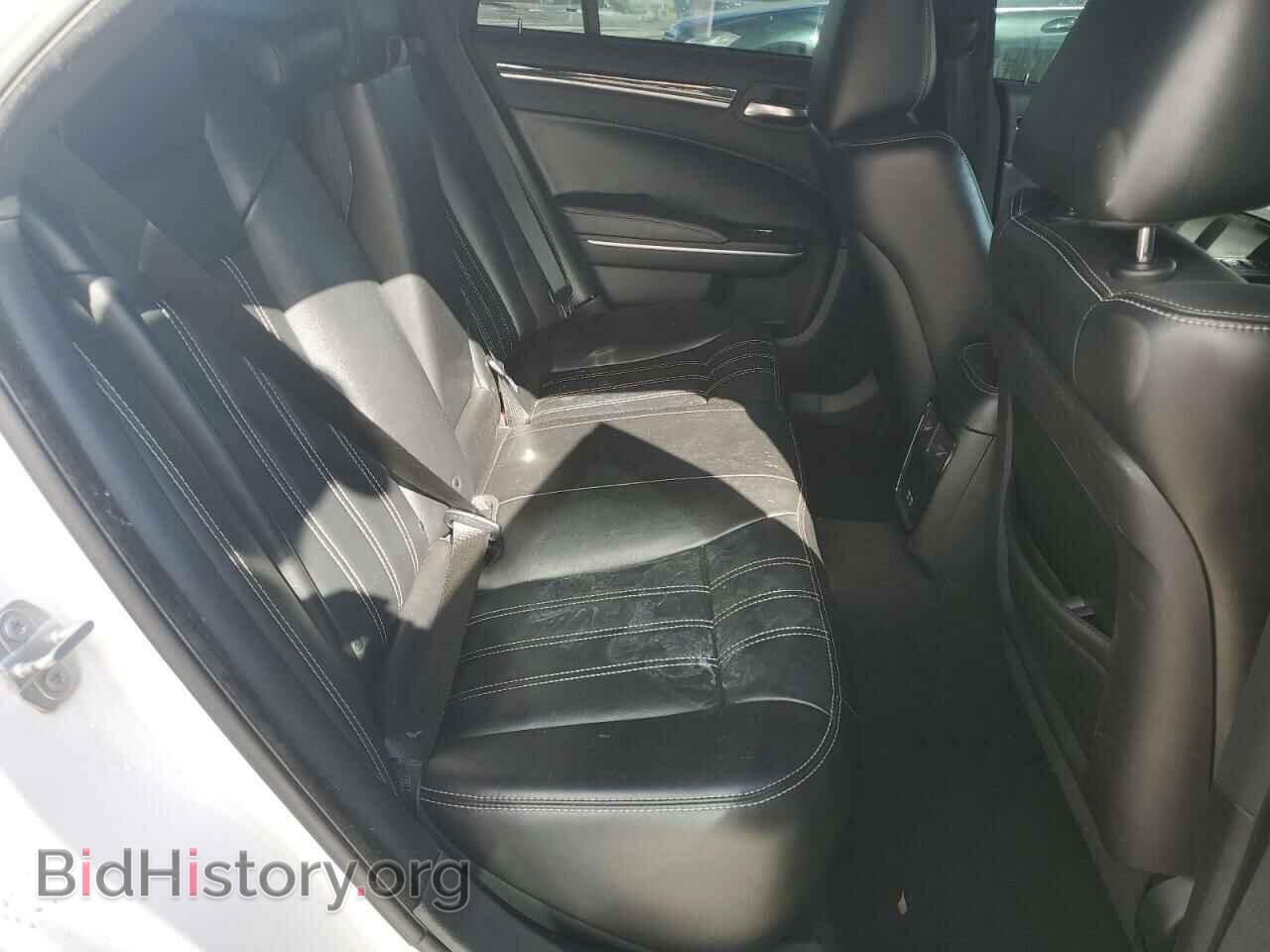 2019 CHRYSLER 300 - VIN: 2C3CCABG4KH555461 - Фото 10