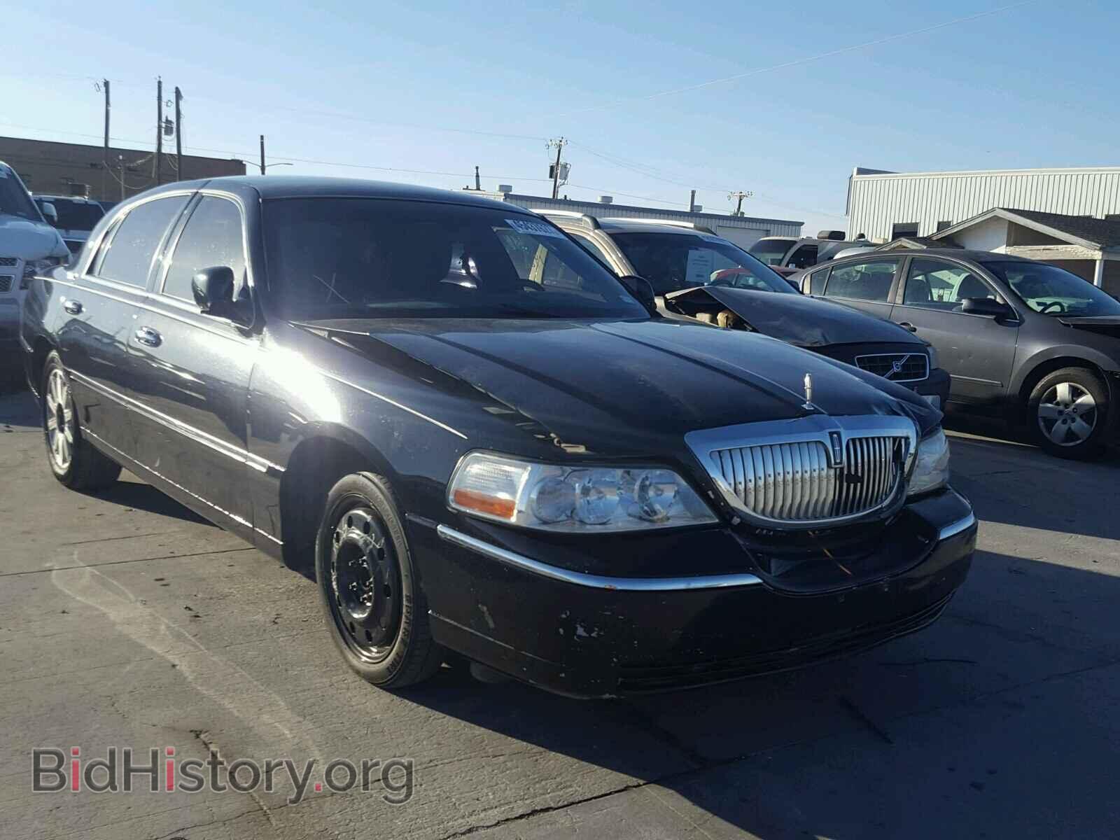 Photo 2LNBL8CV5BX752668 - LINCOLN TOWNCAR 2011