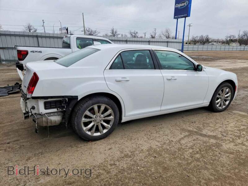 2016 Chrysler 300 (VIN 2C3CCARG3GH182524) — фото 3 из 13