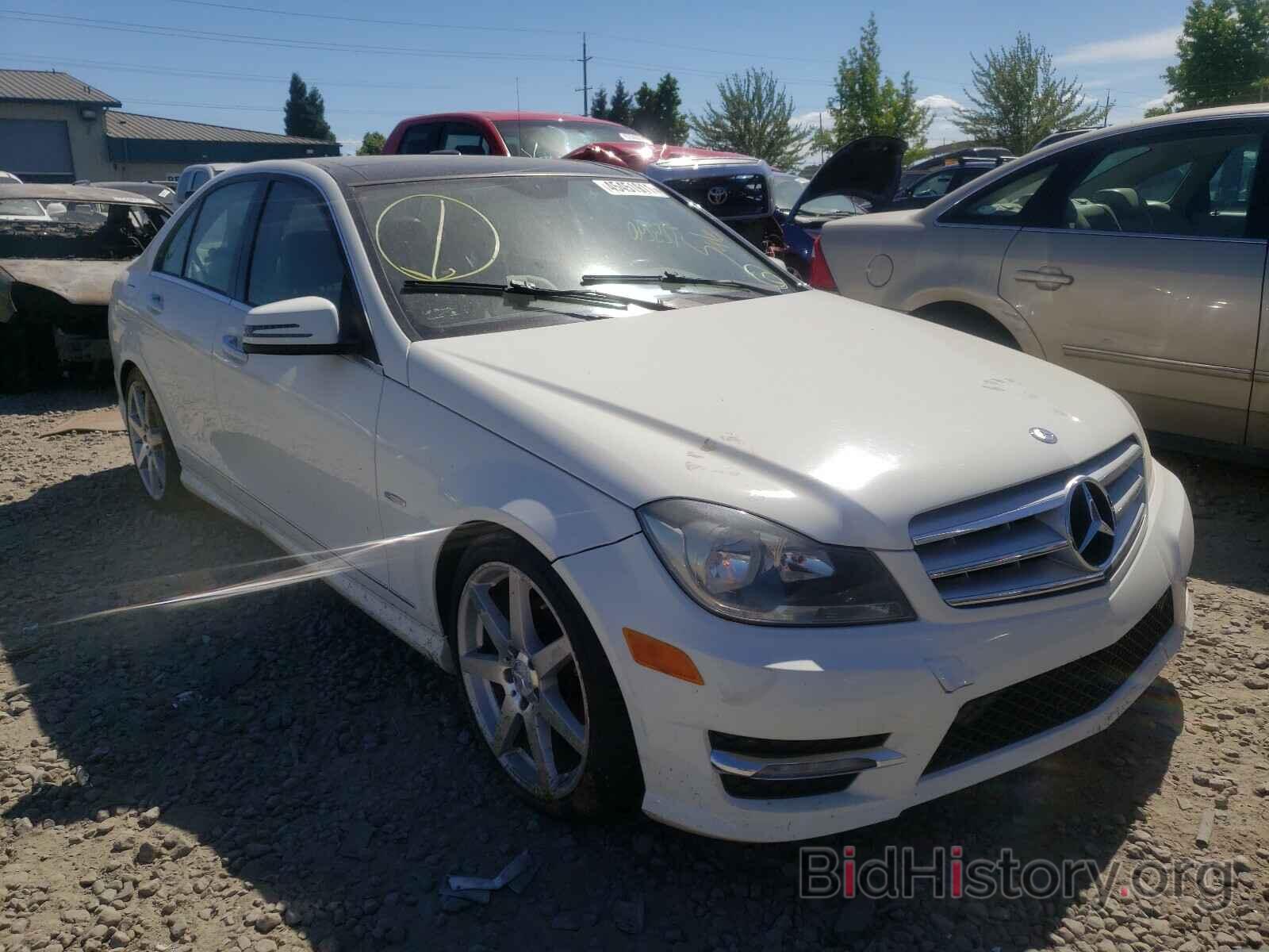 Photo WDDGF4HB2CR214231 - MERCEDES-BENZ C CLASS 2012