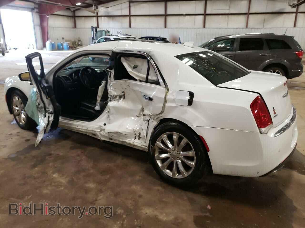 2017 CHRYSLER 300 - VIN: 2C3CCAKG7HH586874 - Фото 2