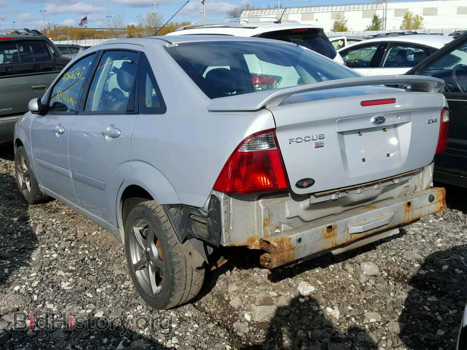 2005 FORD FOCUS - VIN: 1FAHP38Z25W173922 - Photo 3