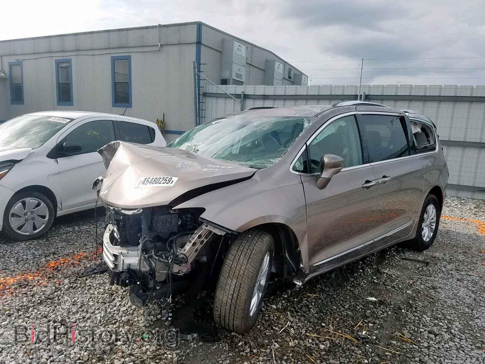 2018 CHRYSLER PACIFICA T - VIN: 2C4RC1BG4JR193291 - Photo 2
