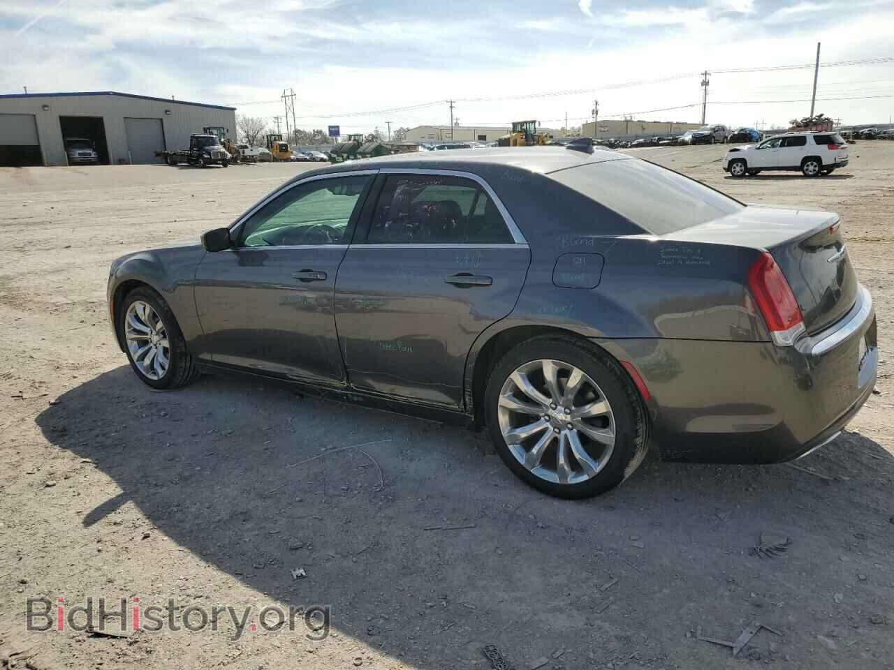 2017 CHRYSLER 300 - VIN: 2C3CCAAG1HH577394 - Фото 2